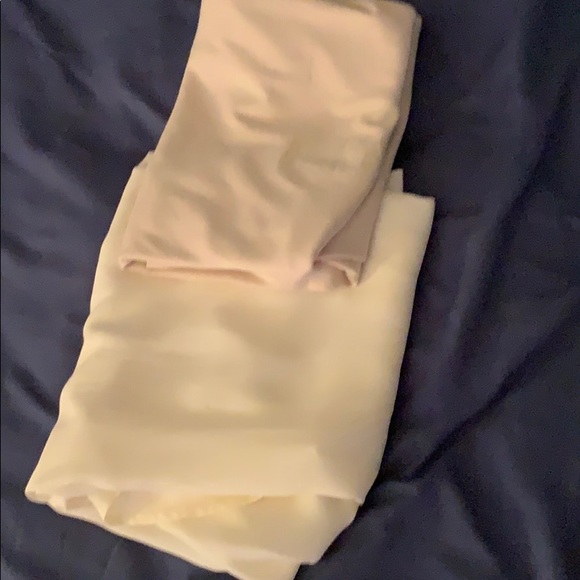 White shirt with beads mid V-neck with beige top - Picture 8 of 8